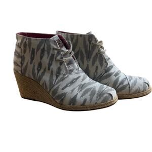 Toms Toms Kala Lace Up Wedge Booties Aztec Print Gray White Espadrille‎ sz 8